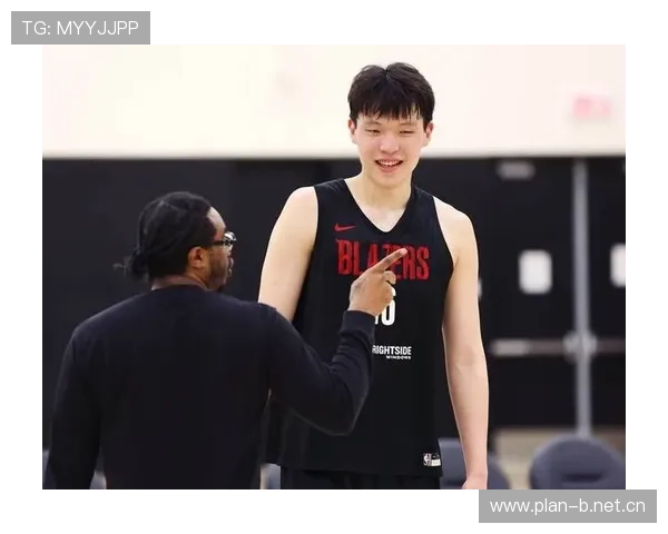 杨瀚森高光表现引爆全场 开拓者鏖战鹈鹕上演夏季联赛精彩对决